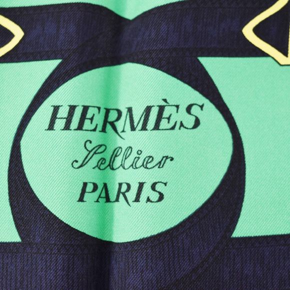 HERMES Carre 90 Scarves - Picture 5 of 11